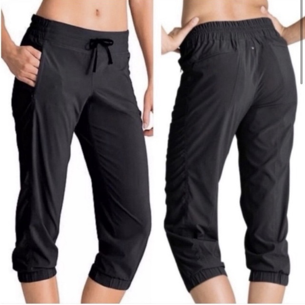 Athleta black Cropped Jogger Pants size 0  used .